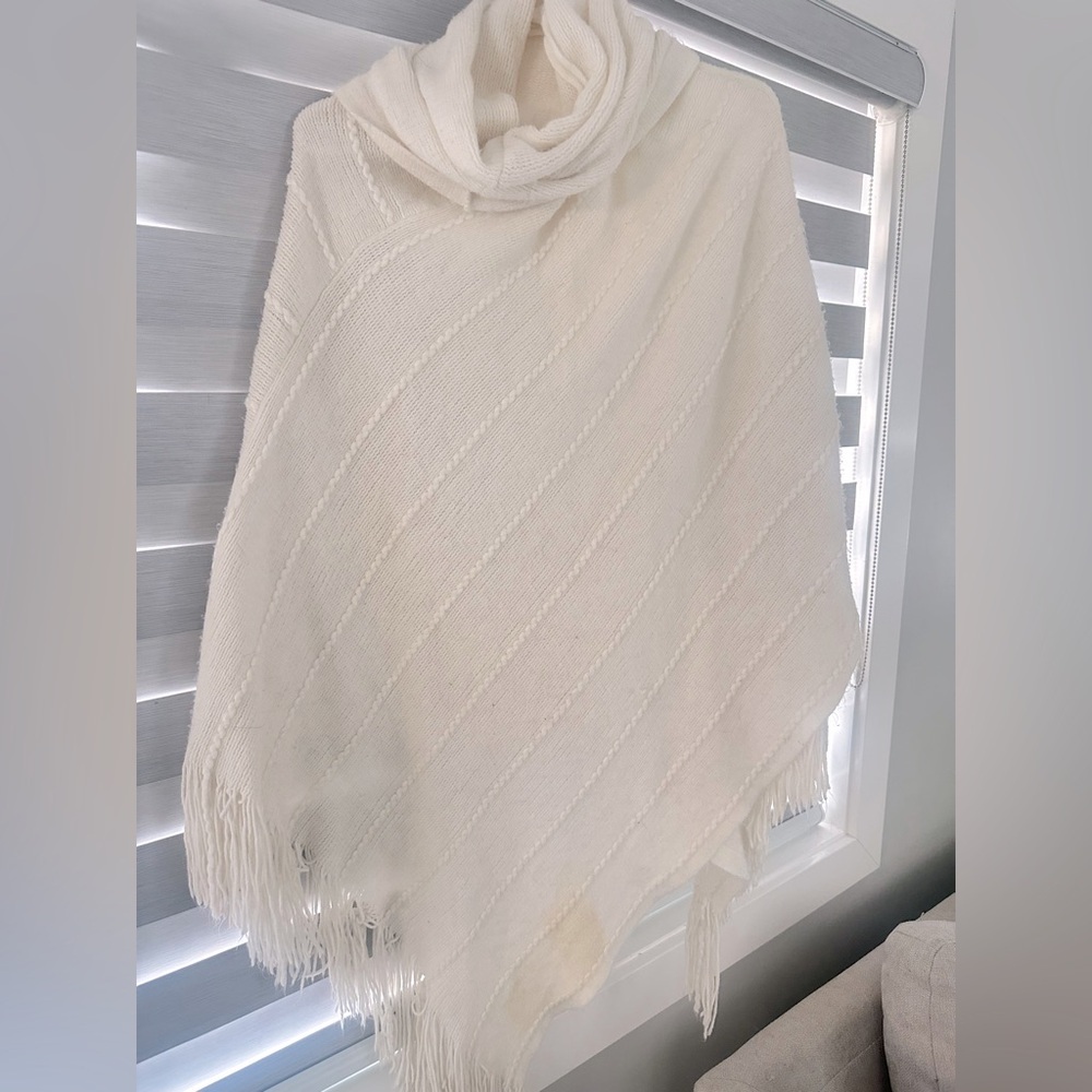 GUESS Ophelia Knit Poncho (Brand NEW Tags Attached) O/S - Picture 2 of 2